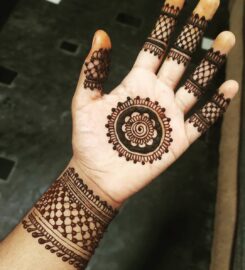 Mehendi Art – By Amna